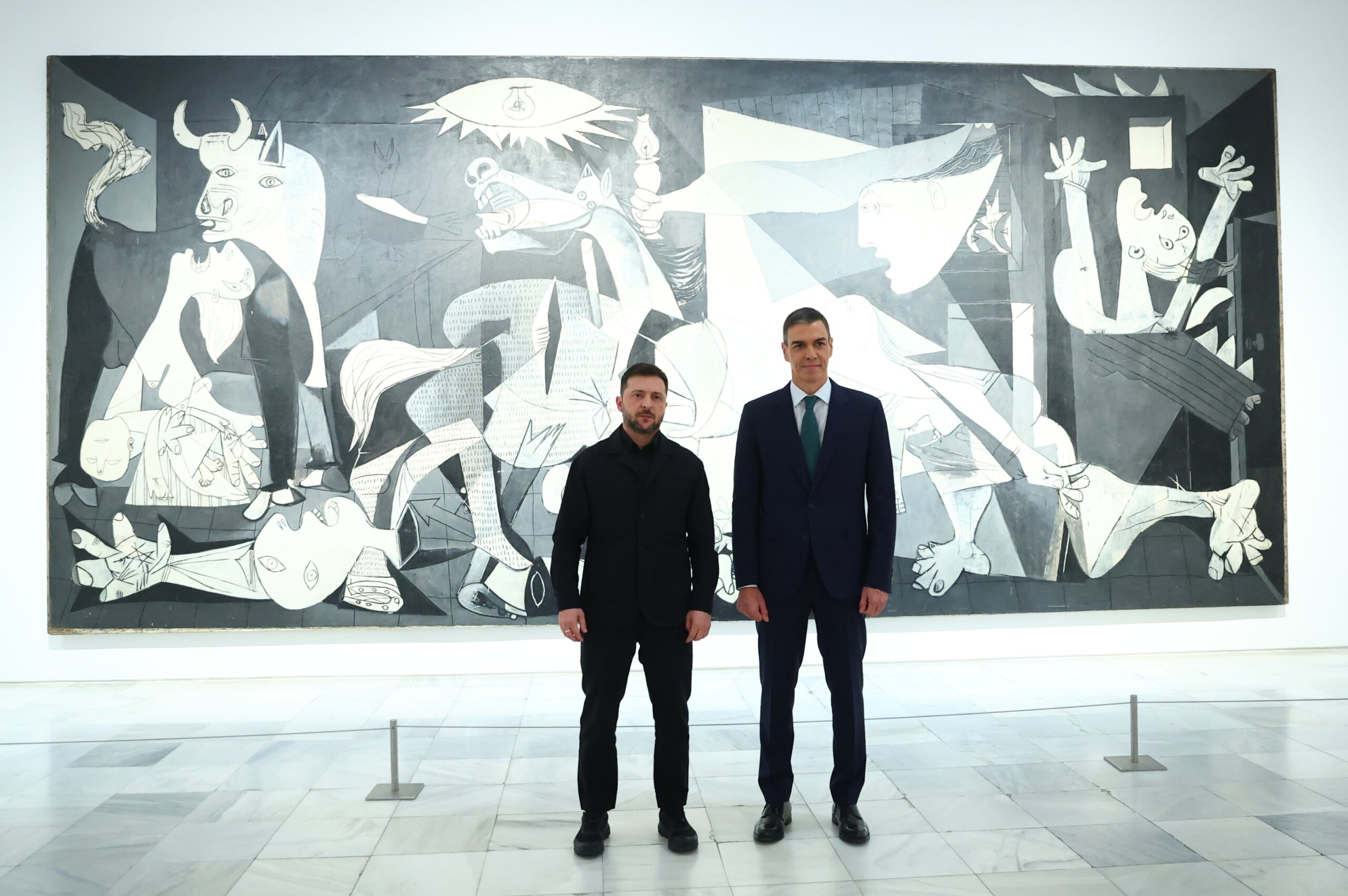 Zelenskyy visits Picasso's 'Guernica' painting after drawing parallel to  Ukraine's bombing - WTOP News, image size:2560x1702