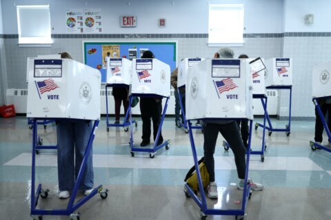 Departamento de Justicia demanda a DC y a otros estados por datos electorales