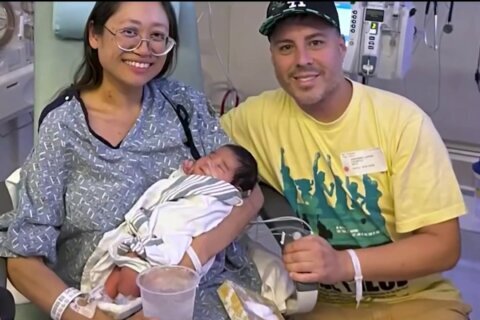 ‘Milagro médico’: mujer da a luz a su bebé a pocos días de enterarse de su embarazo