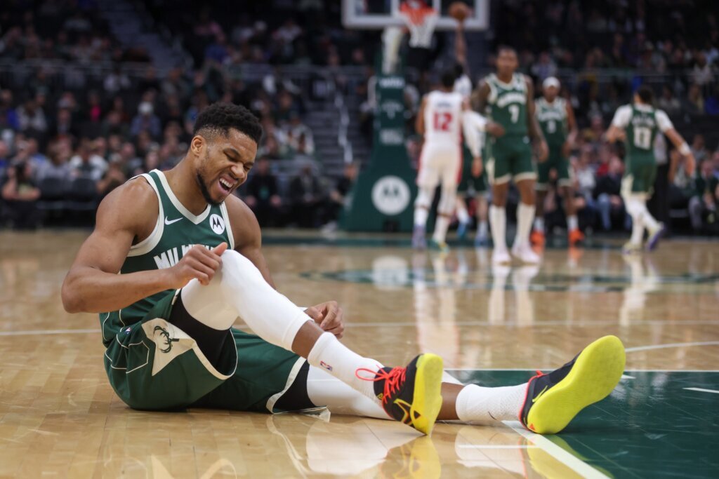 Antetokounmpo returns for Bucks against Bulls after missing 8 games with calf strain