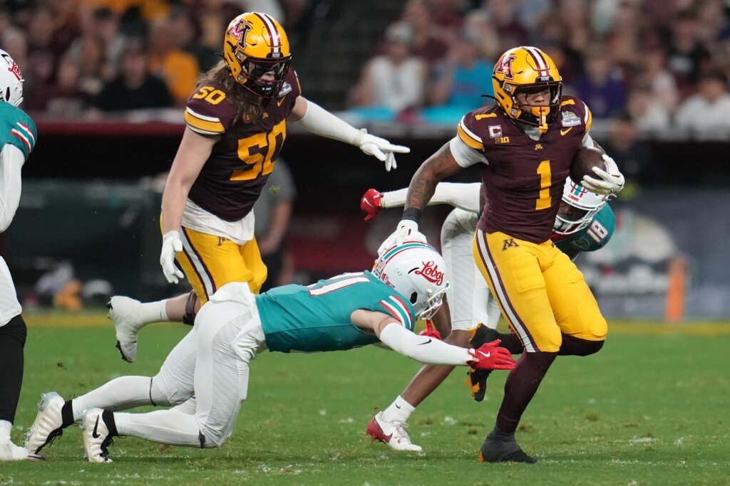 Smith’s diving TD catch in overtime sends Minnesota to 20-17 win over New Mexico in Rate Bowl