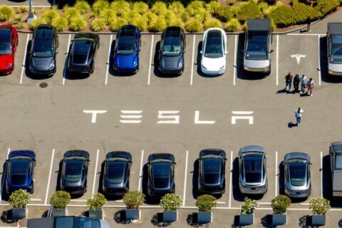 California threatens Tesla with 30-day suspension of sales license for deceptive self-driving claims