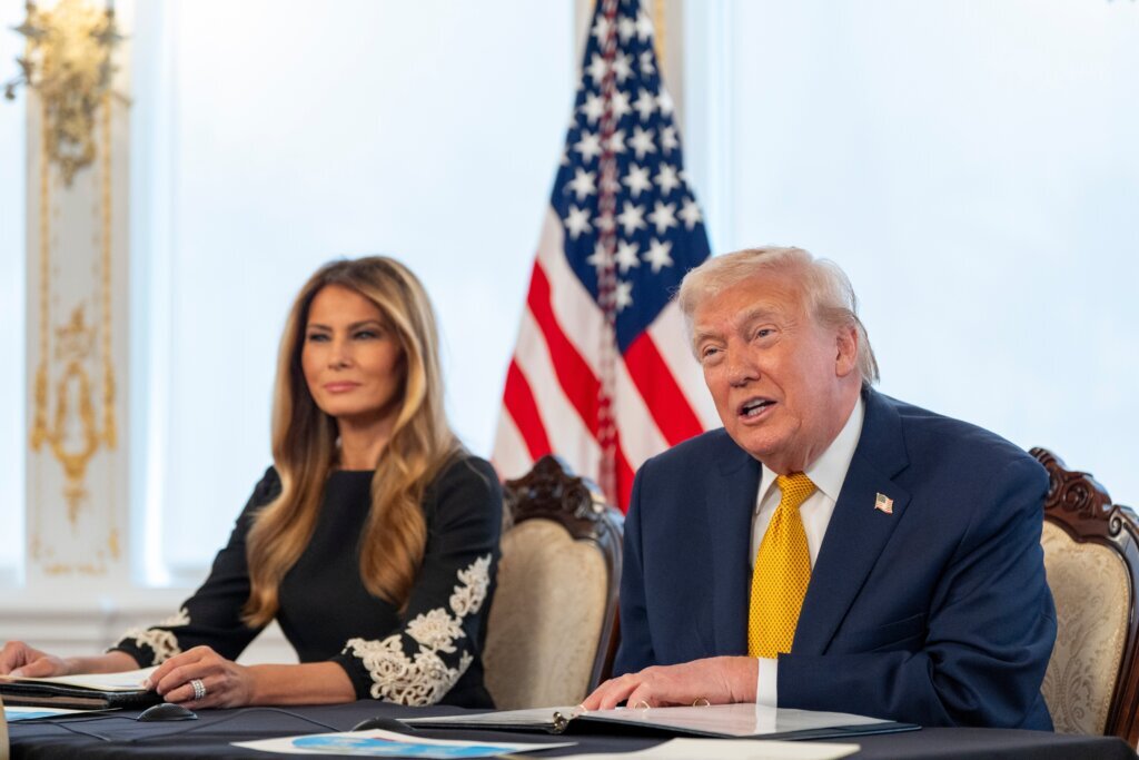 Trump warns against infiltration by a ‘bad Santa,’ defends coal in jovial Christmas calls with kids