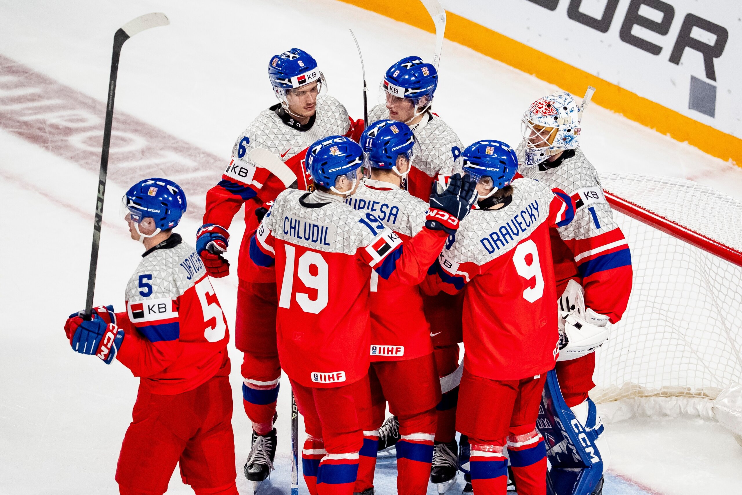 Sweden beats US 6-3 in world junior hockey group finale. Canada tops Sweden 7-4