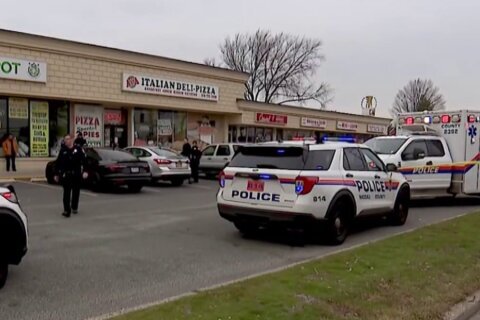 Lo acusan de matar a puñaladas a sus padres