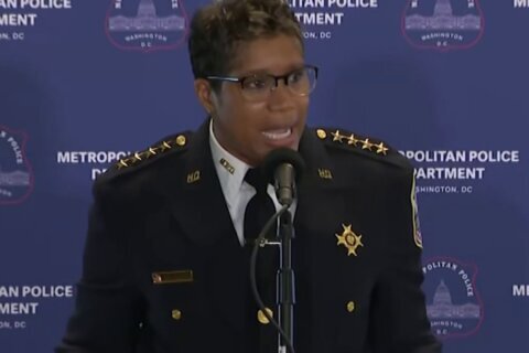 La jefa de policía de DC ‘perdona’ a adversarios en apasionado discurso de despedida