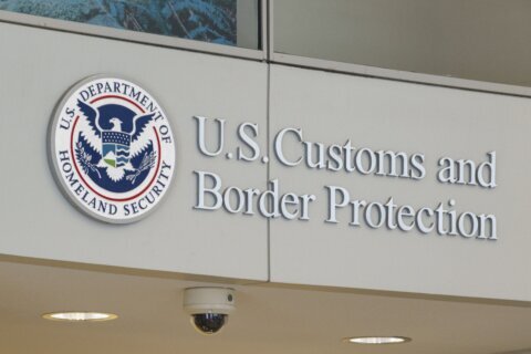 Gobierno de Trump aumenta a $3,000 el incentivo para migrantes indocumentados que se autodeporten