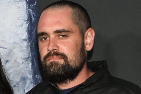 Hijo del cineasta Rob Reiner enfrentará cargos de asesinato por la muerte de sus padres