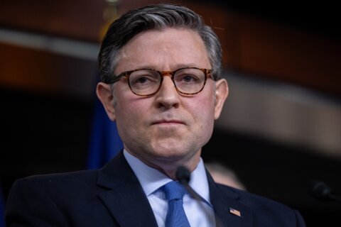 Republicanos no llegan a acuerdo sobre subsidios del Obamacare, con lo que primas aumentarían en 2026