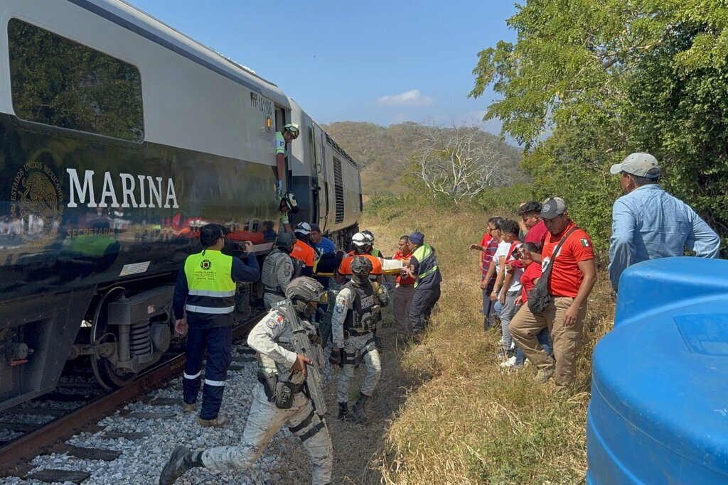 Tren Interoceánico se descarrila al sur de México y deja al menos 13 muertos