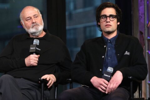 Nick Reiner aparece a corte tras ser acusado de la muerte de sus padres, pero posponen la audiencia