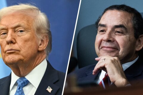 ‘Qué falta de lealtad’: Trump molesto con congresista de Texas por no cambiar de partido tras indulto