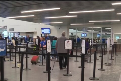 Cómo funciona el nuevo control de reconocimiento facial para entrar o salir de EEUU