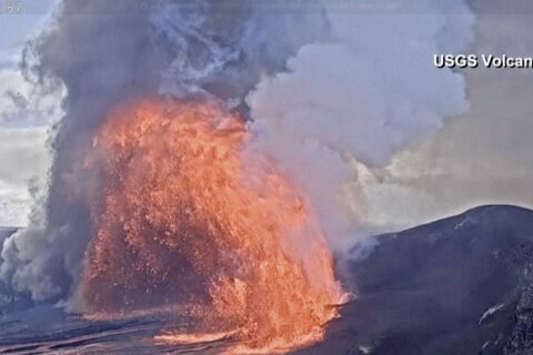 Lava absorbe cámara de video que monitoreaba el volcán Kilauea