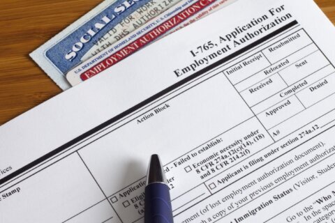 USCIS reduce duración de permisos de trabajo para varias categorías