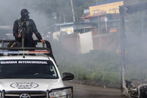 Ataque con explosivos deja muertos y heridos en Michoacán