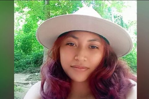 La familia de una madre de Maryland dice que nació en EEUU. ICE quiere deportarla 