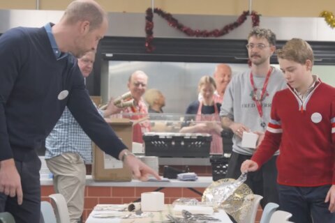 El príncipe William lleva a su hijo a refugio que visitó con Diana