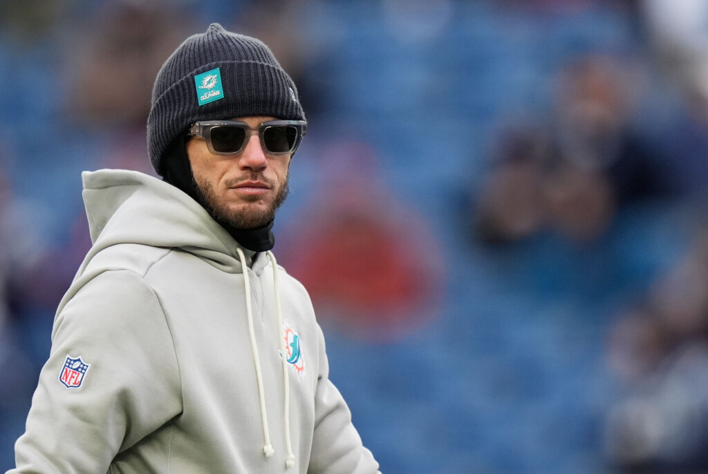 Ravens interview former Dolphins coach Mike McDaniel for their coaching vacancy