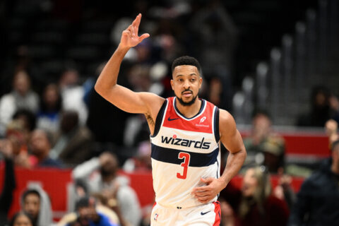 CJ McCollum steadies Wizards in 4th quarter of 120-112 win over Magic