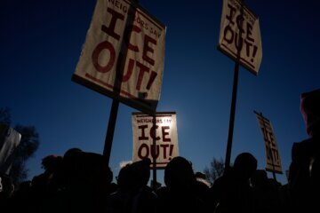 protestors holdings signs