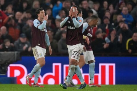 Villa loses to Everton to complete set of surprising results for Premier League title challengers
