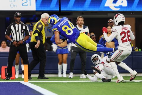 Stafford’s late TD pass to Parkinson lifts the Rams past the Panthers 34-31 in the wild-card round