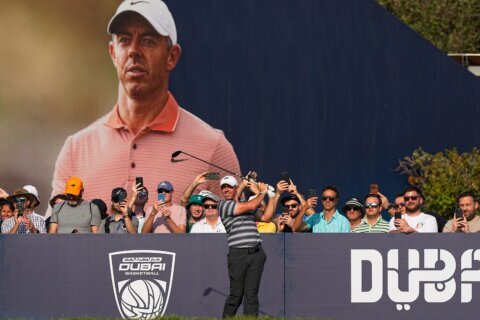 McIlroy leads by one stroke after first round at Dubai Invitational