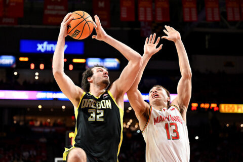 Nate Bittle, Takai Simpkins lead Oregon to 64-54 victory over Maryland