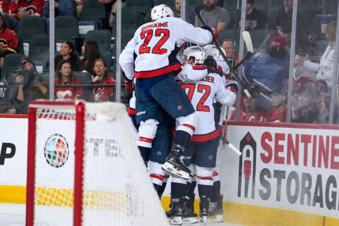 Hendrix Lapierre ends 90-game goal drought in Capitals’ 3-1 win over Flames