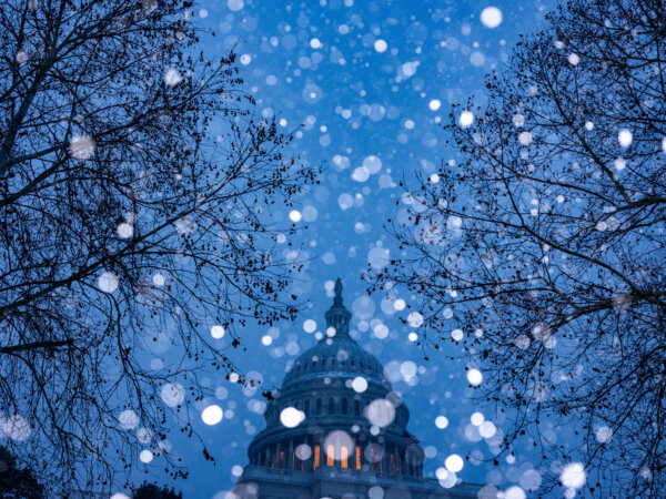 snow falls with us capitol dome in background