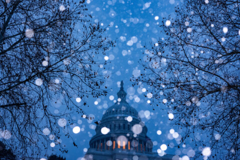 DC region prepares as wintry mix shifts to snow Sunday night into Monday