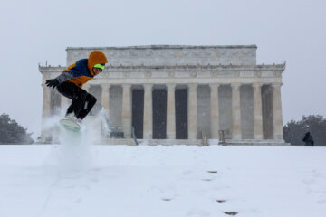 Snowboarding near Lincoln Memorial