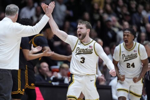 Braden Smith leads 2nd-half charge in No. 5 Purdue’s 79-72 comeback victory over Iowa