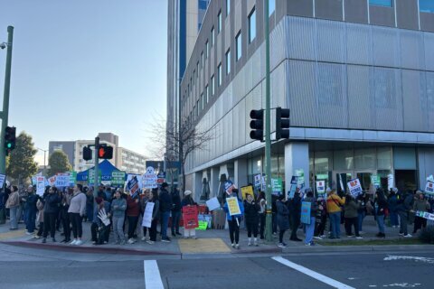 Another strike sends 31,000 Kaiser Permanente health care workers to picket lines
