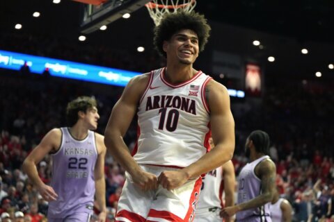 Arizona strengthens hold on No. 1 in AP Top 25; Vanderbilt cracks top 10