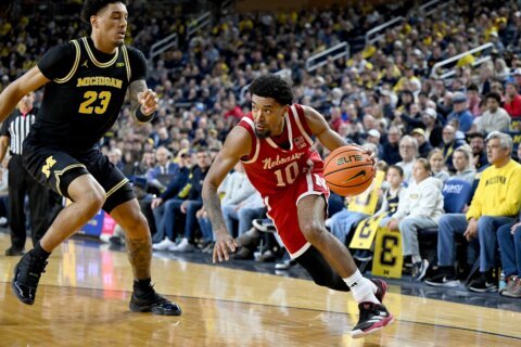 McKenney makes go-ahead layup as No. 3 Michigan hands No. 5 Nebraska its first loss, 75-72