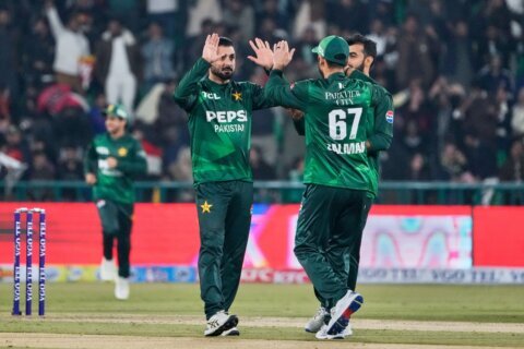 Spinners end Pakistan’s eight-year T20 drought against under-strength Australia