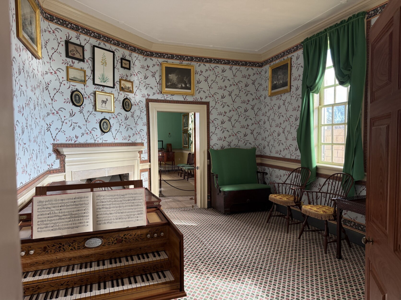 A photo of the parlor room at George Washington's Mount Vernon.