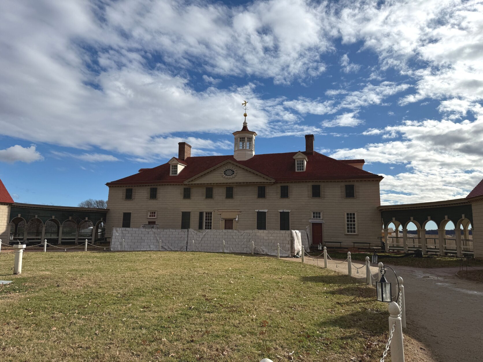 A photo of the outside of George Washington's Mount Vernon.