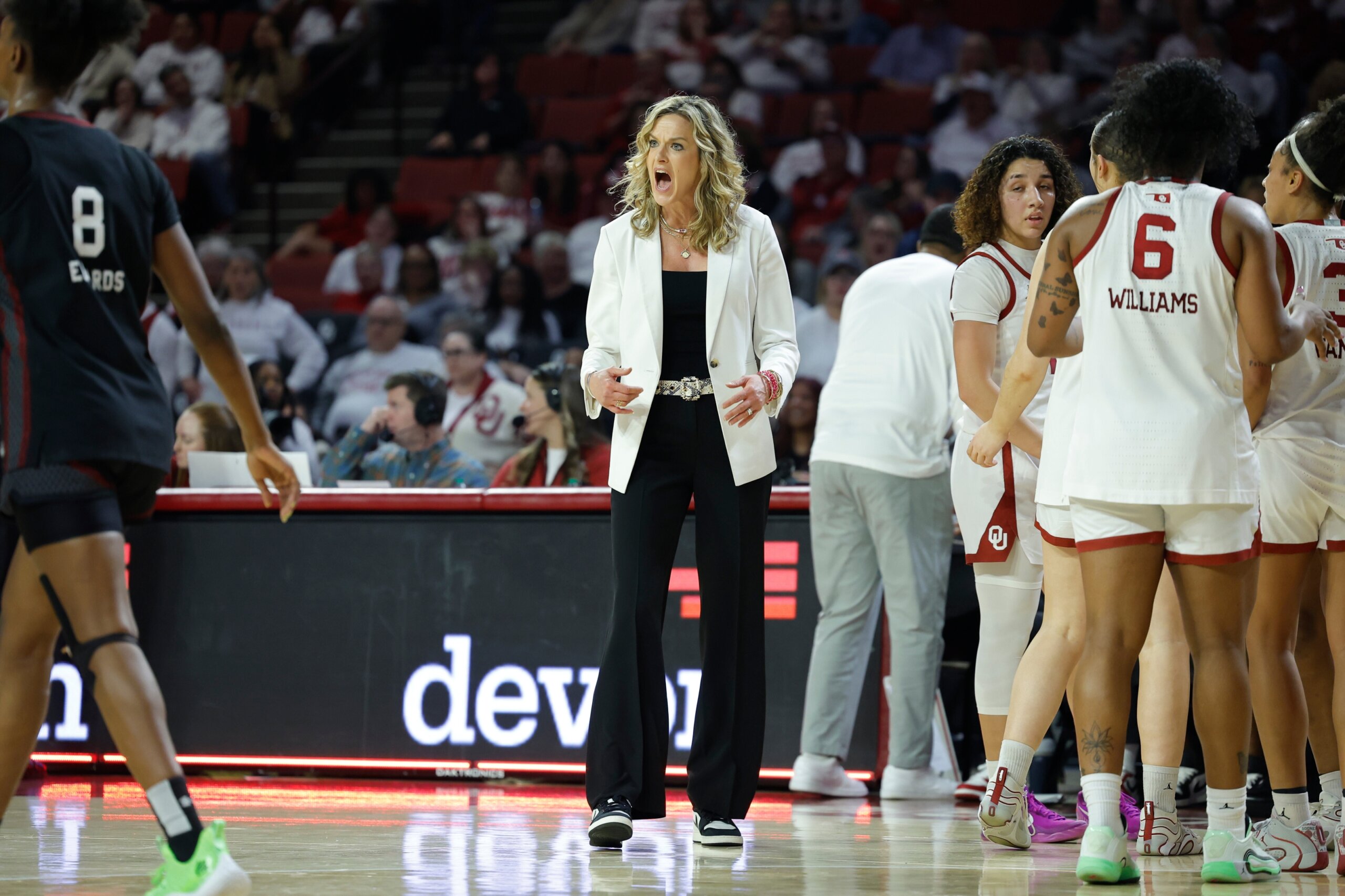 Chavez scores 15 of her 26 points in overtime as No. 16 Oklahoma stuns No. 2 South Carolina 94-82