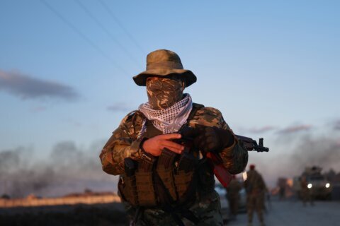 Syrian government forces clash with Kurdish fighters as IS prisoners escape