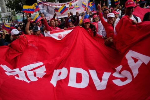 Venezuelan lawmakers approve easing state control of oil industry