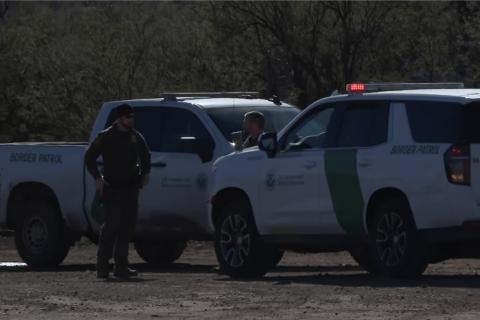Sujeto queda bajo custodia tras tiroteo entre agentes de CBP y un fugitivo en Arizona