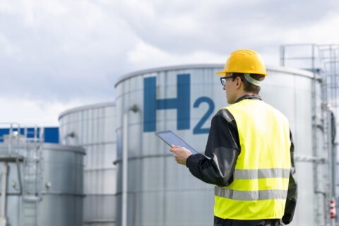 Juez: gobierno de Trump bloquea ilegalmente $7,600 millones a estados gobernados por demócratas