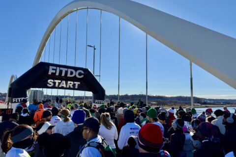 ‘Got to get the new year started off right’: Thousands participate in District’s Fresh Start 5K
