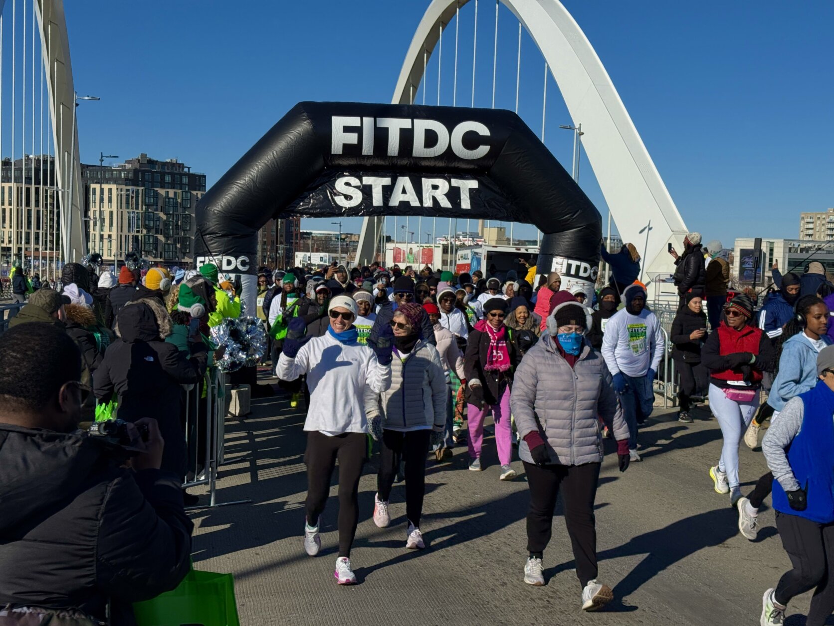 runners at fresh start 5k