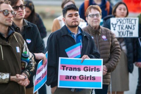 Corte Suprema parece inclinarse por respaldo a vetos a atletas transgénero en deportes escolares