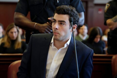 Jueza descarta la pena de muerte en el caso de Luigi Mangione; la mochila se mantiene como prueba