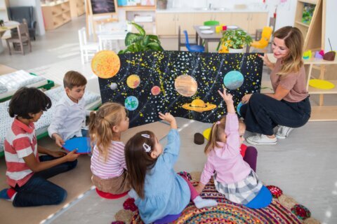 Juez: Gobierno de Trump no puede bloquear fondos para asistencia pública a 5 estados